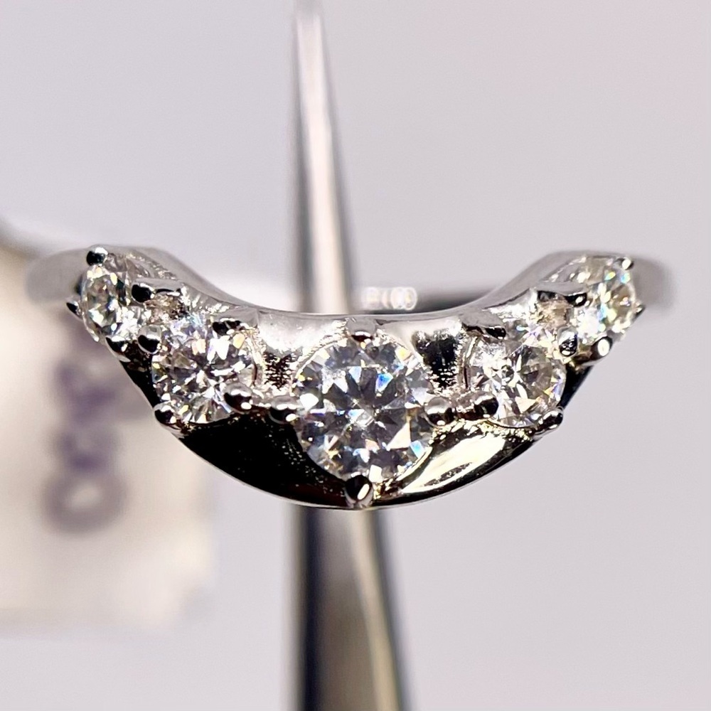 Classic 5-Stone Moissanite Ring 18K White Gold 925 Silver Band Ring Guard GRA